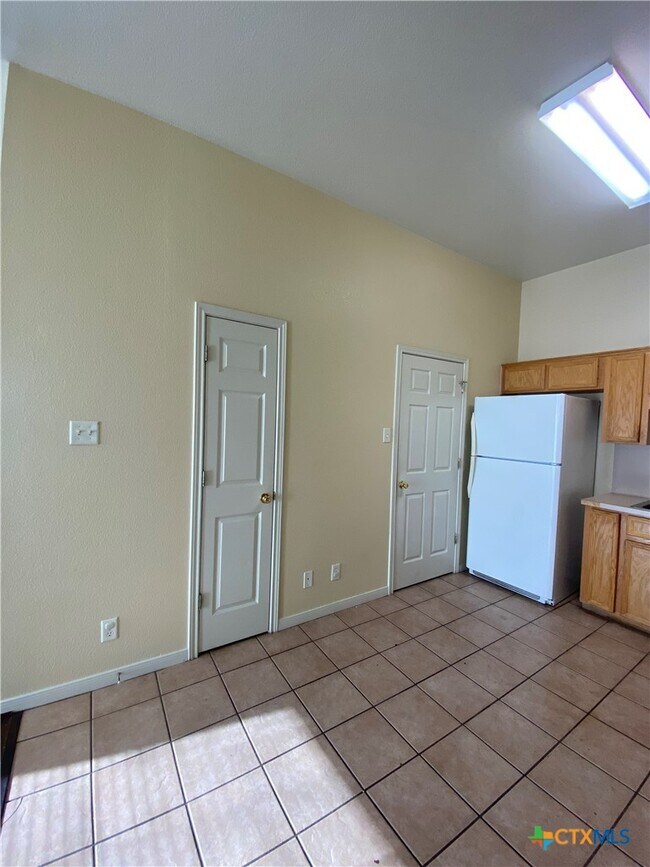 Building Photo - 5107 Daybreak Dr