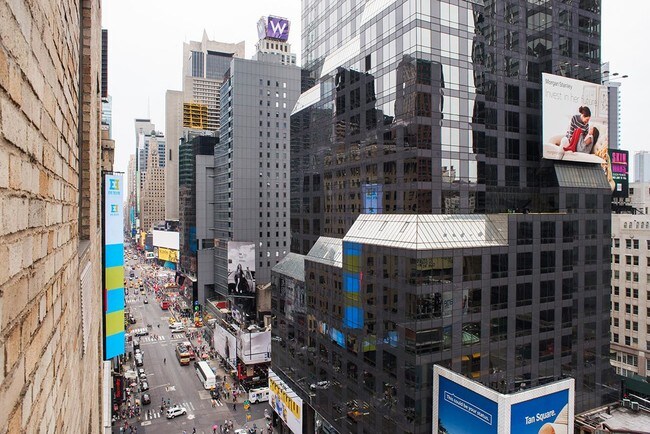 Building Photo - 150 W 51st St