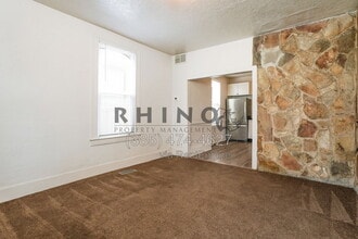 Building Photo - 807 20th St
