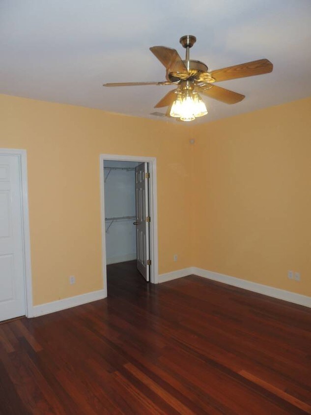 Foto principal - 6393 Mallard Trace Dr