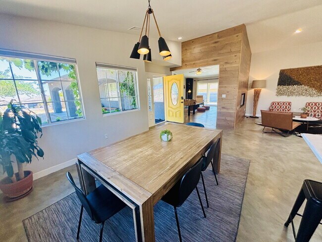 Building Photo - Rare Opportunity for Spacious, Modern Sout...