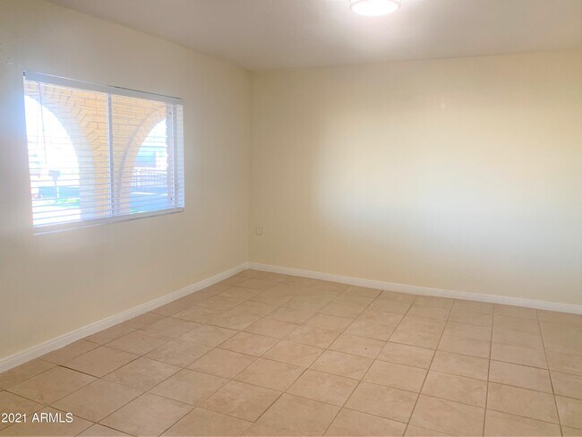 Foto del edificio - 9257 W Polk St