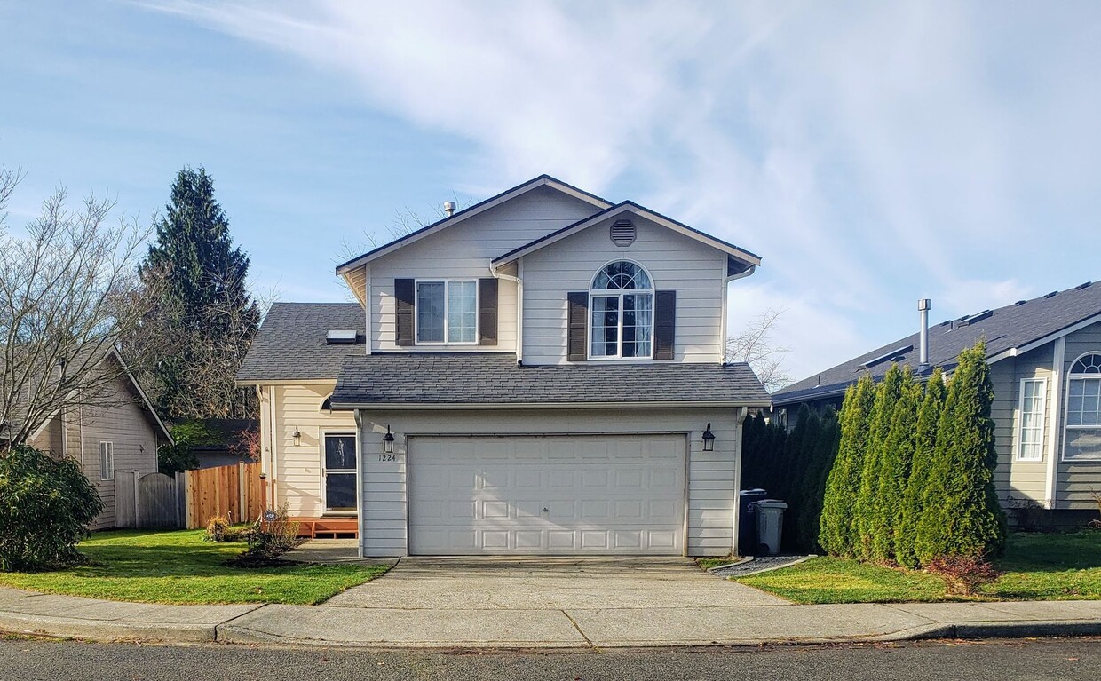 Primary Photo - Beautiful 2-Story Home in the Heart Of Sno...