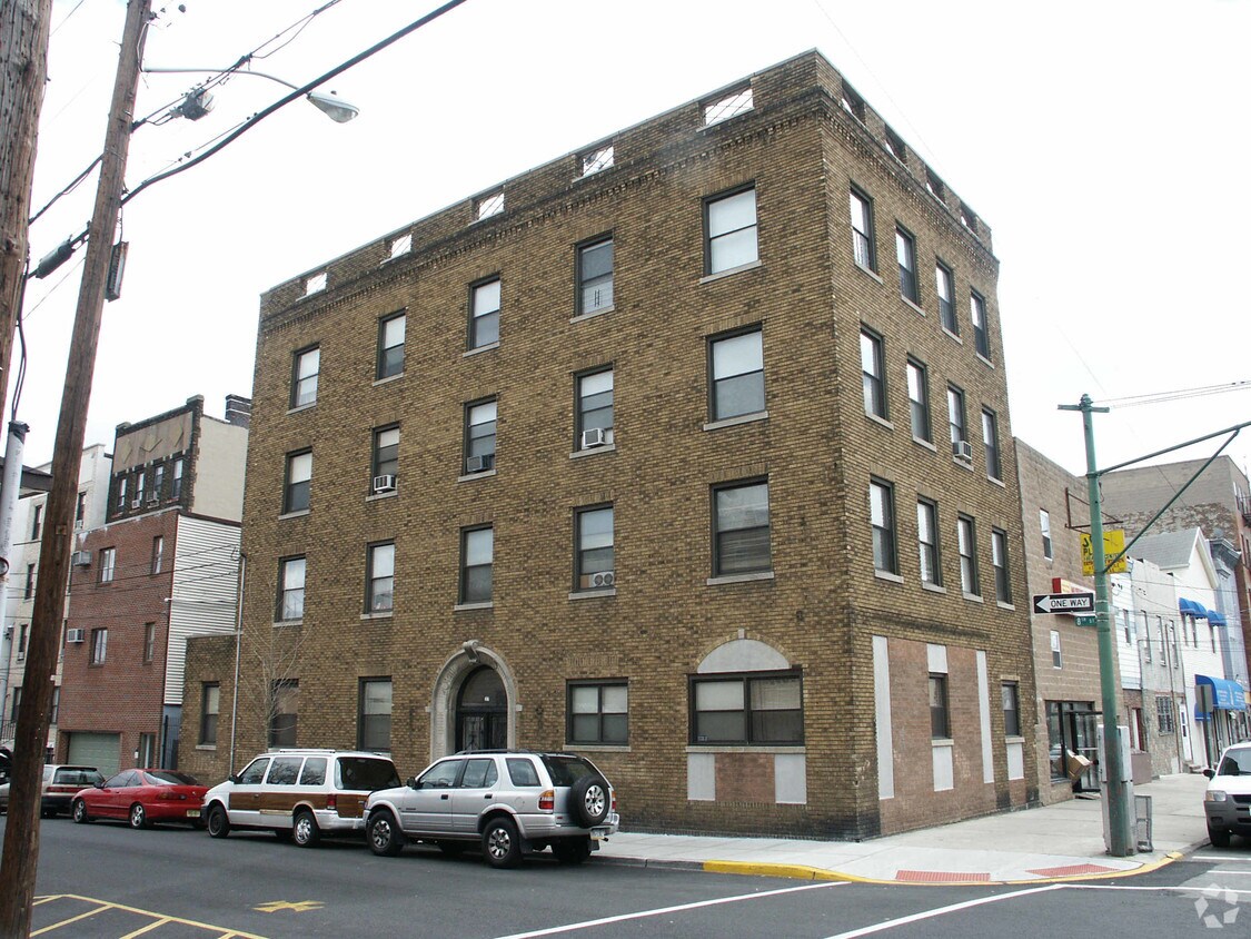 Primary Photo - 718 New York Ave