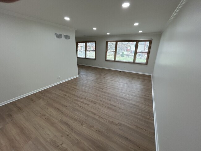 Foto del edificio - 2811 N Harvard Ave