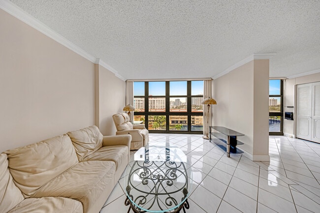 Building Photo - 2017 S Ocean Dr