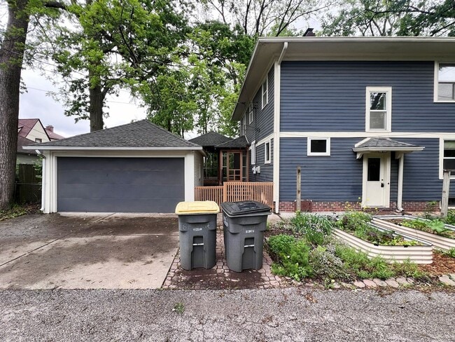 Photo - 815 Grant St House