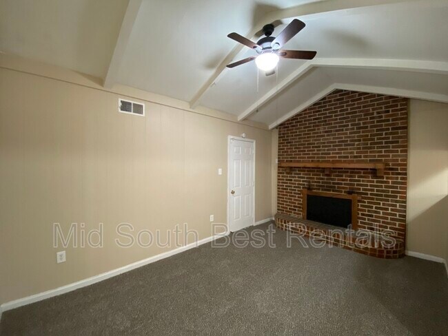Foto del edificio - 4029 Haliburton St