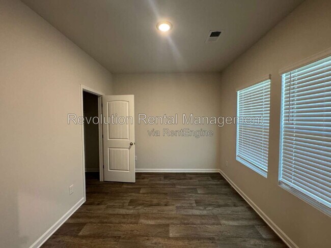 Foto del edificio - 368 River Walk Farm Pkwy