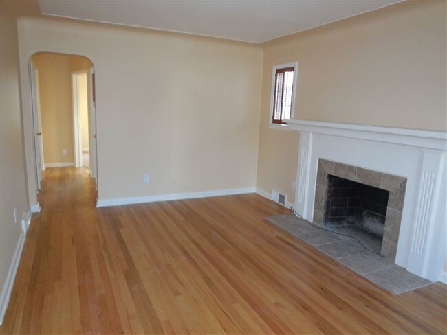 Building Photo - 3 br, 2 bath House - 20252 Roscommon St