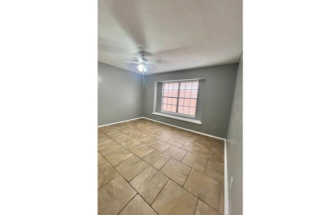 Foto del edificio - 3207 Forest Creek Dr