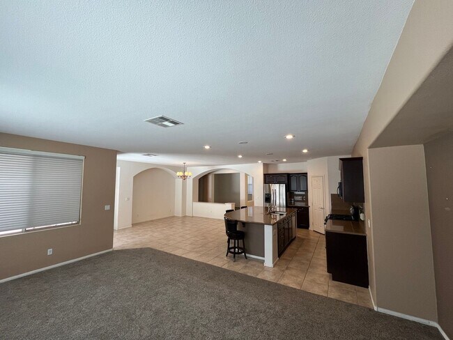 Foto del edificio - Large single story house for rent