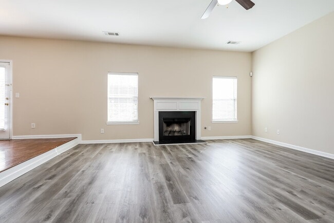 Building Photo - 3752 Sunbridge Dr SW