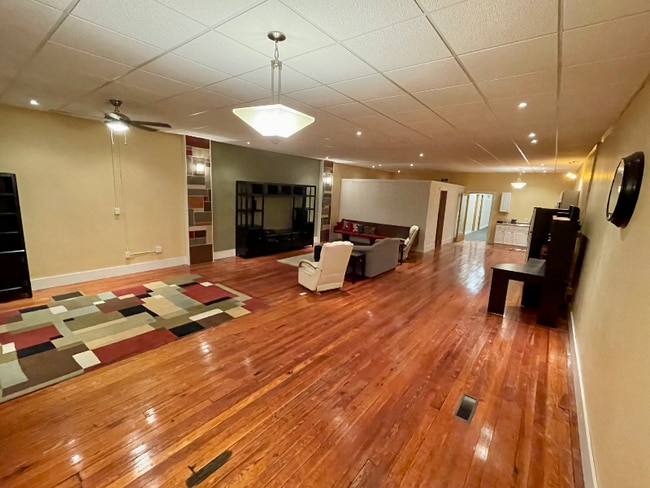 Building Photo - 108 S Main St