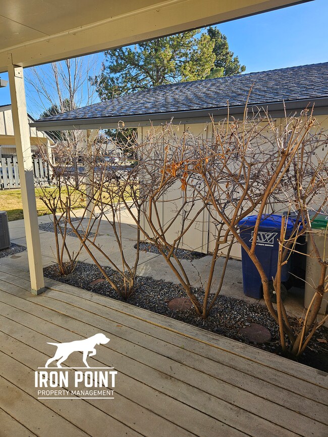 Building Photo - 2bed/2bath duplex on the Bench w/covered parking, appliances & landscaping included.