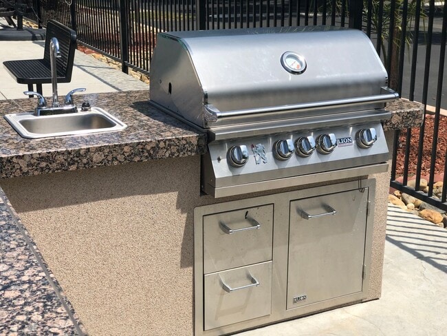 Foto del edificio - 2348 Pinedale Ave