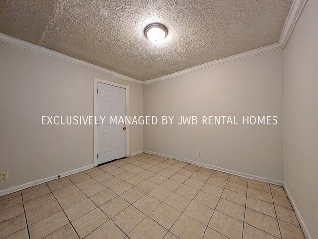 Building Photo - 1524 W 21st St