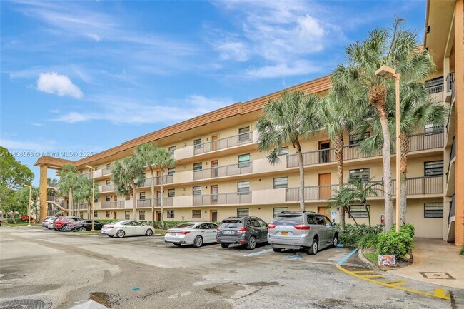 Foto del edificio - 4940 E Sabal Palm Blvd