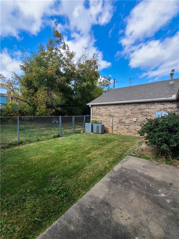 Building Photo - 1020 W Cypress St