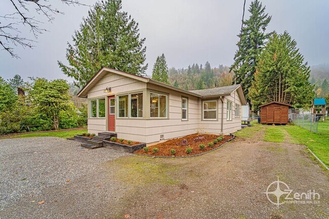 Building Photo - 2541 SW 6th Ave