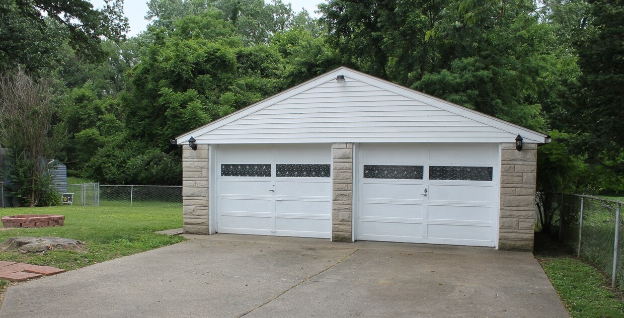 Building Photo - 6507 Sky Blue Ave