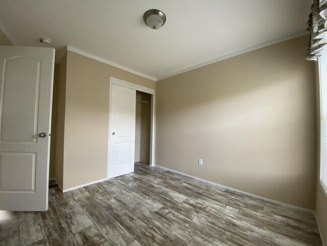 Foto del edificio - 6991 Fort King Rd. - 41
