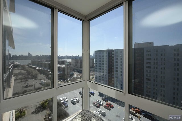 Building Photo - 1509 Hudson Terrace