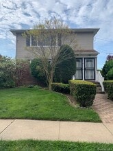Building Photo - 2 Vanata Ct