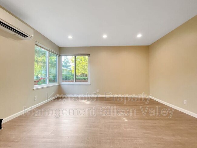 Foto del edificio - 2729 Lone Bluff Way