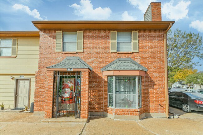 Foto del edificio - 9217 Carousel Ln