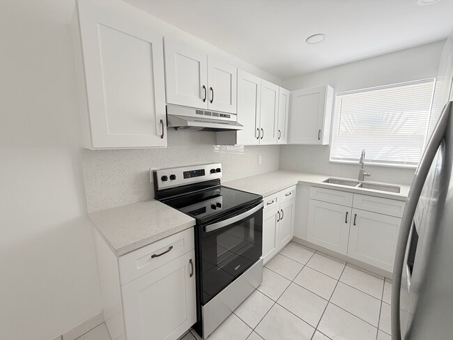 Building Photo - 2645 SW 28th Ct