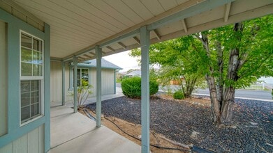 Building Photo - 2312 Rockin Robin Dr