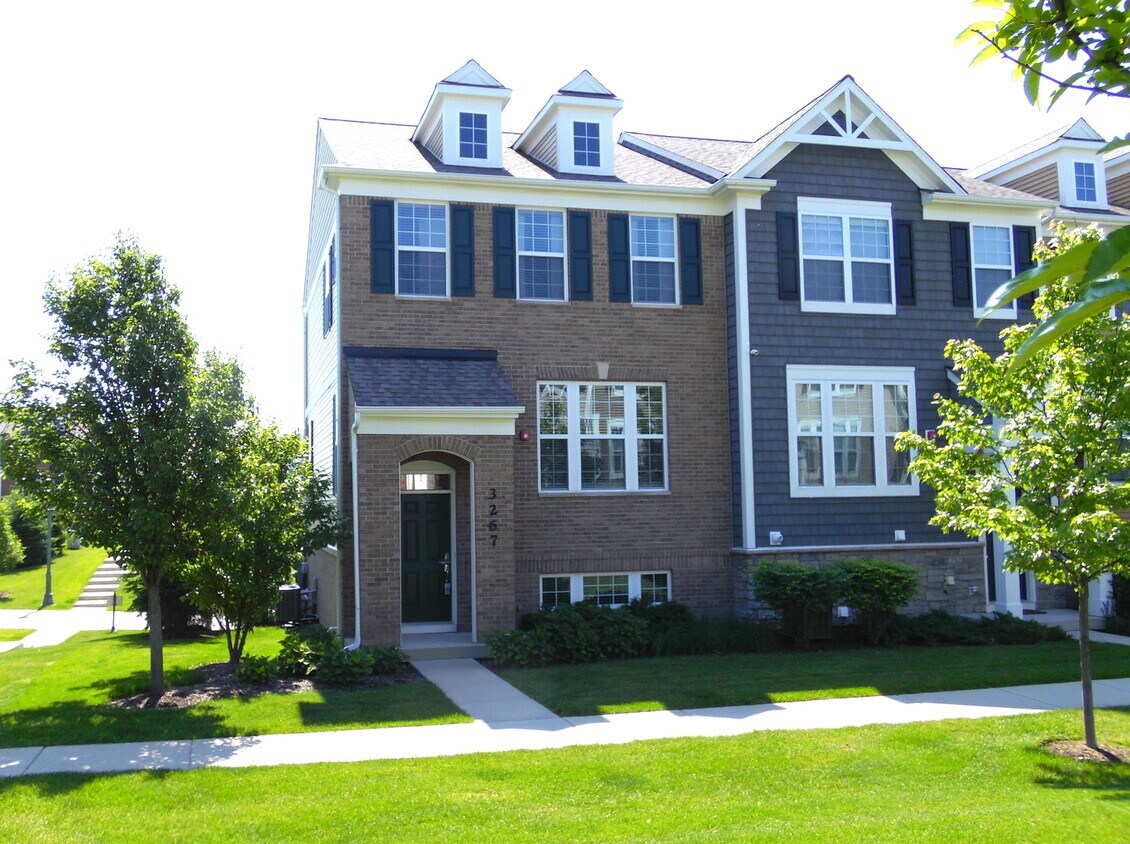 3267 Coral Ln, Glenview, IL 60026 Townhome Rentals in Glenview IL