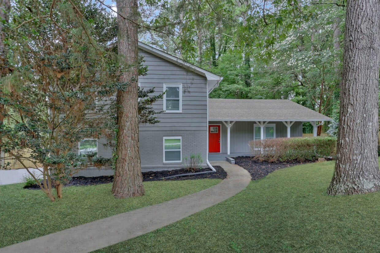 Primary Photo - 415 Raven Springs Trl