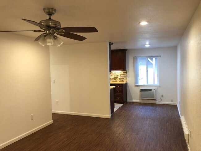 Foto del edificio - Cozy 1 bedroom ground floor apartment