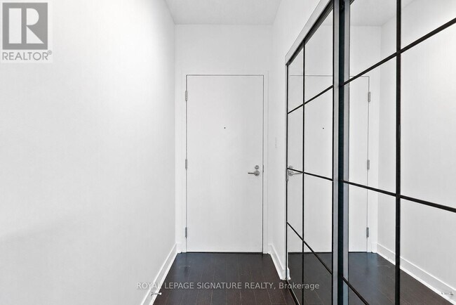 Photo du bâtiment - 1171 Queen St W