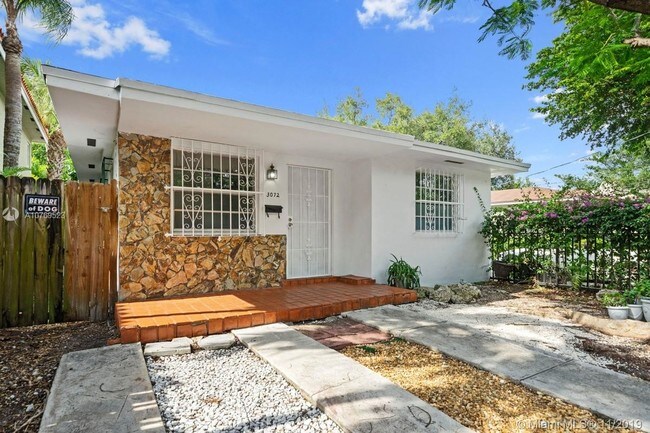 Building Photo - 3072 Mary St