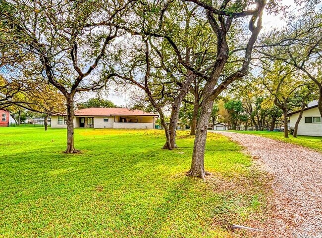 Foto del edificio - 105 Bluebird Cir