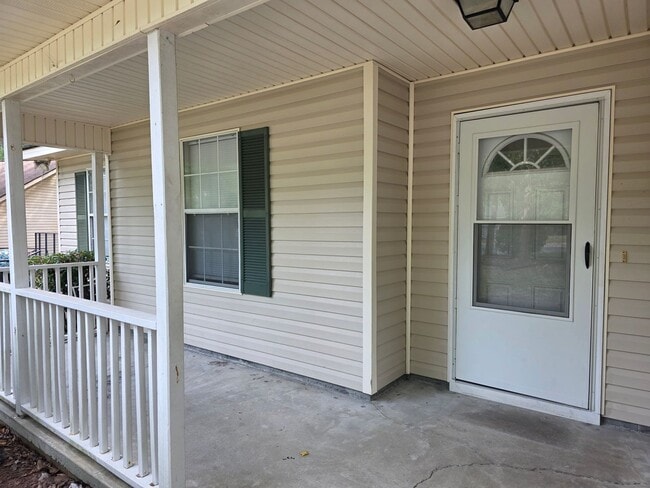 Building Photo - Woodbury Subdivision. 3 bedrooms. 2 baths. Two car garage. Family with vaulted ceiling. Separate ...