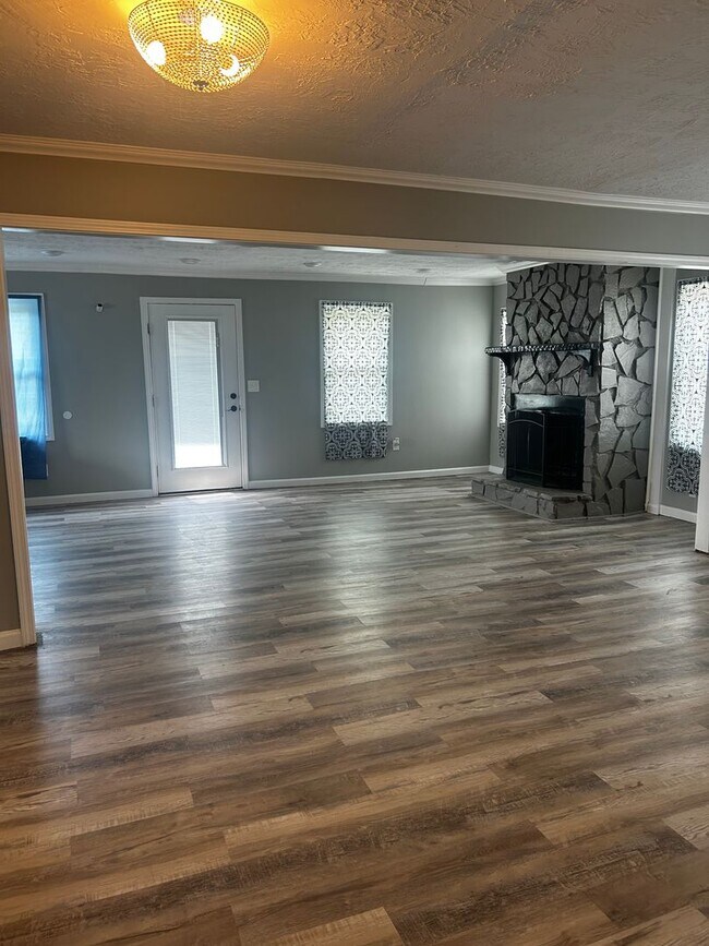 Foto del edificio - Beautiful Home 4 bedroom 3 bath