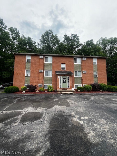 Building Photo - 166 Kendall Ave