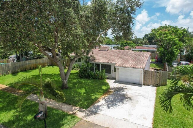 Building Photo - 2440 SW 16th St