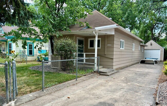 Building Photo - 931 W Oak St