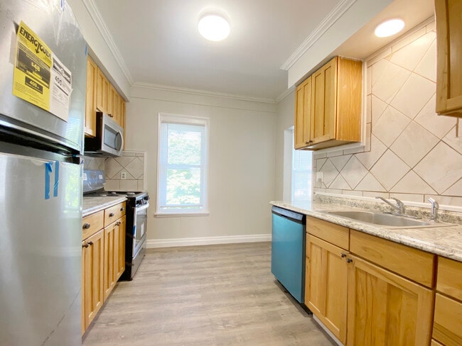 Foto del edificio - 12 Serrell Ave