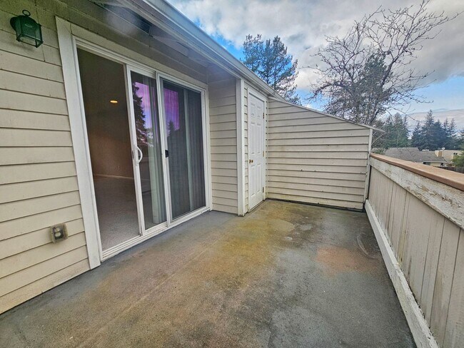 Building Photo - Beautiful 2 Bed 1 Bath Condo in Mountlake ...