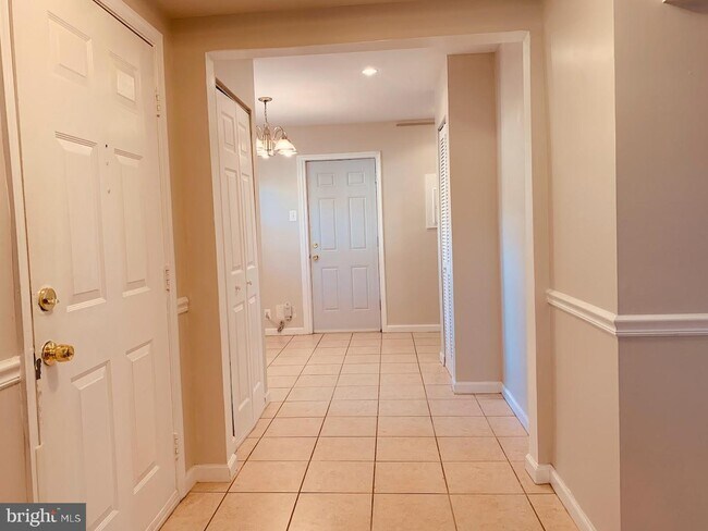 Foto del edificio - 5317 Macwood Dr