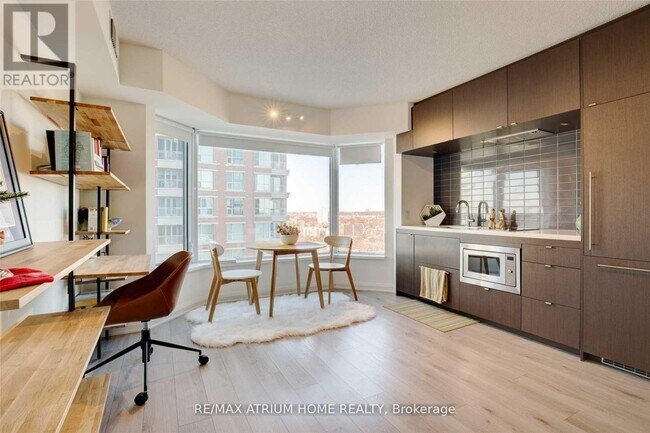 Photo du bâtiment - 155-1155 Yorkville Ave