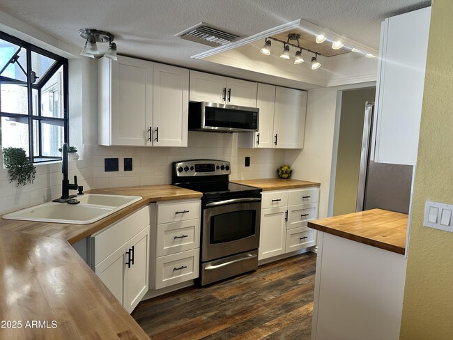 Foto del edificio - 12437 S 38th Pl