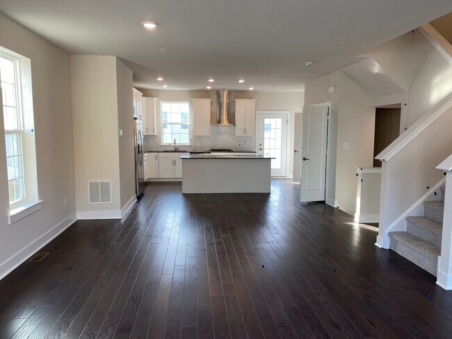 Foto del edificio - 232 Red Leaf Ln