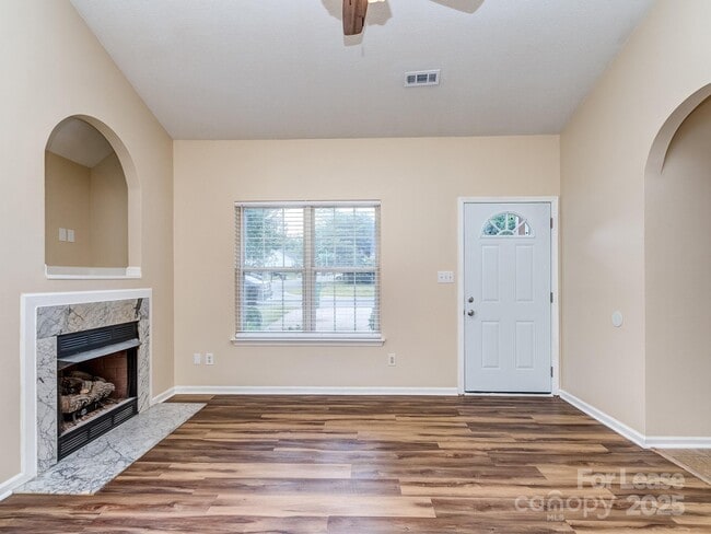 Building Photo - 6213 Derryfield Dr